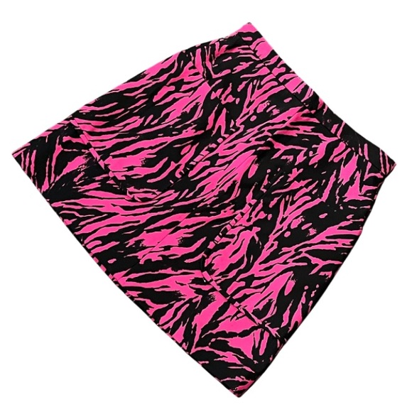 NWT No. 21 Stampa Fondo Mini Skirt Fuchsia Black Print with 2 pockets Size 40it - Picture 1 of 6